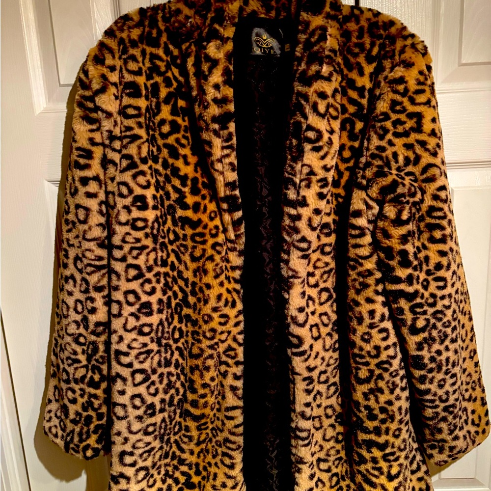 Chic Leopard Print Teddy Jacket - image 1